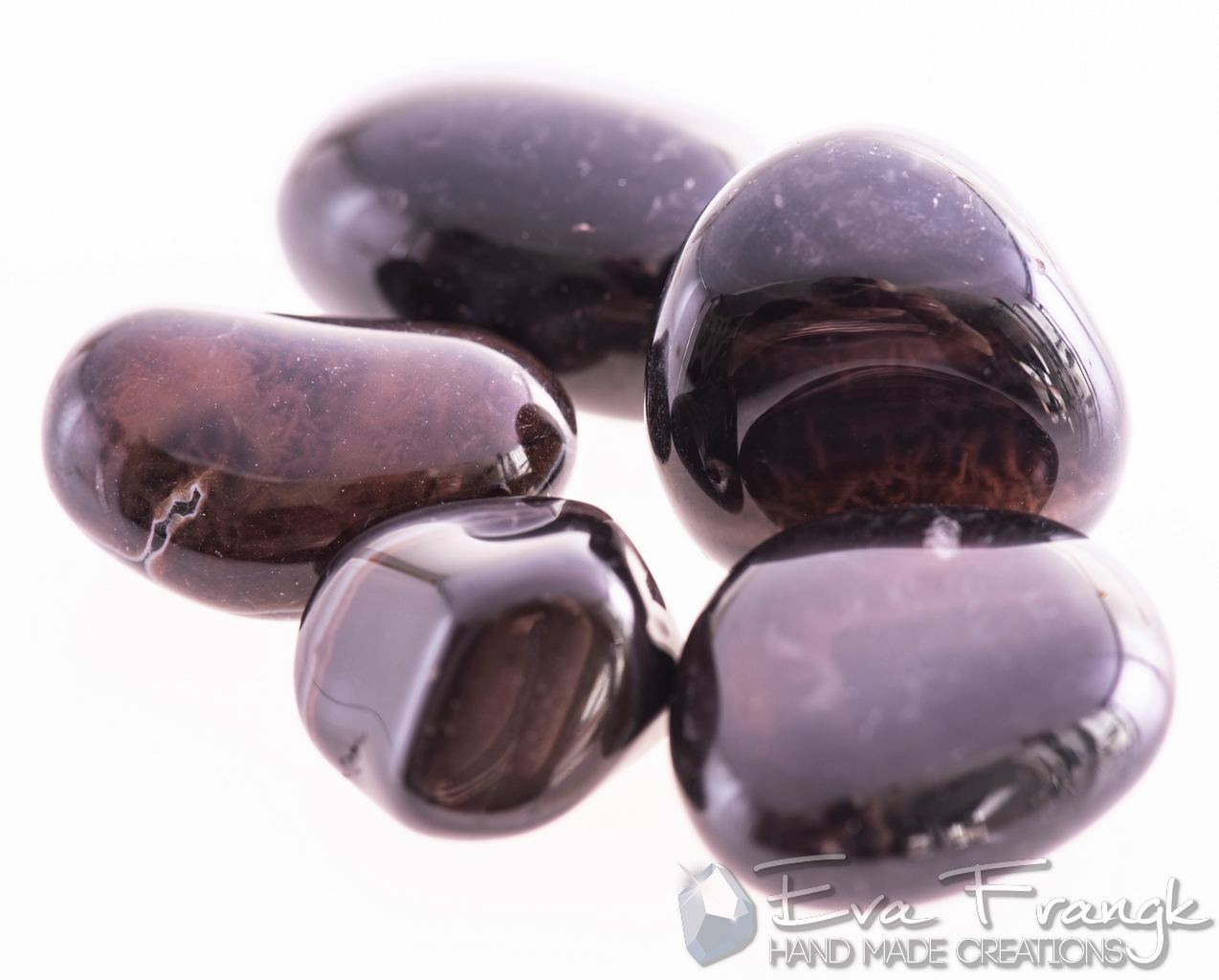 022GQ-EVAFRANGK-MAYROS-AXATIS-MPAROK-BOTSALO-GYALISMENO-1 EvaFrangk