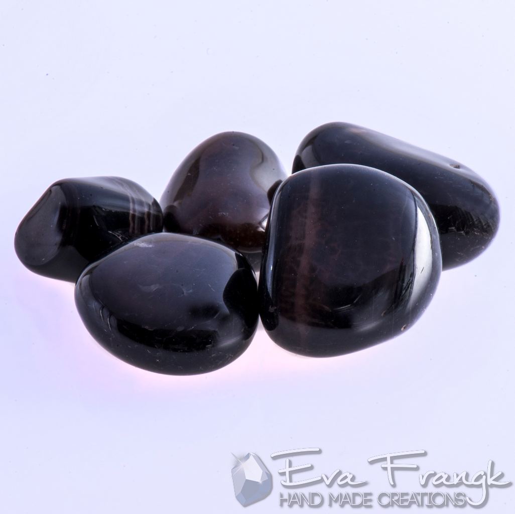 022GQ-EVAFRANGK-MAYROS-AXATIS-MPAROK-BOTSALO-GYALISMENO-3 EvaFrangk