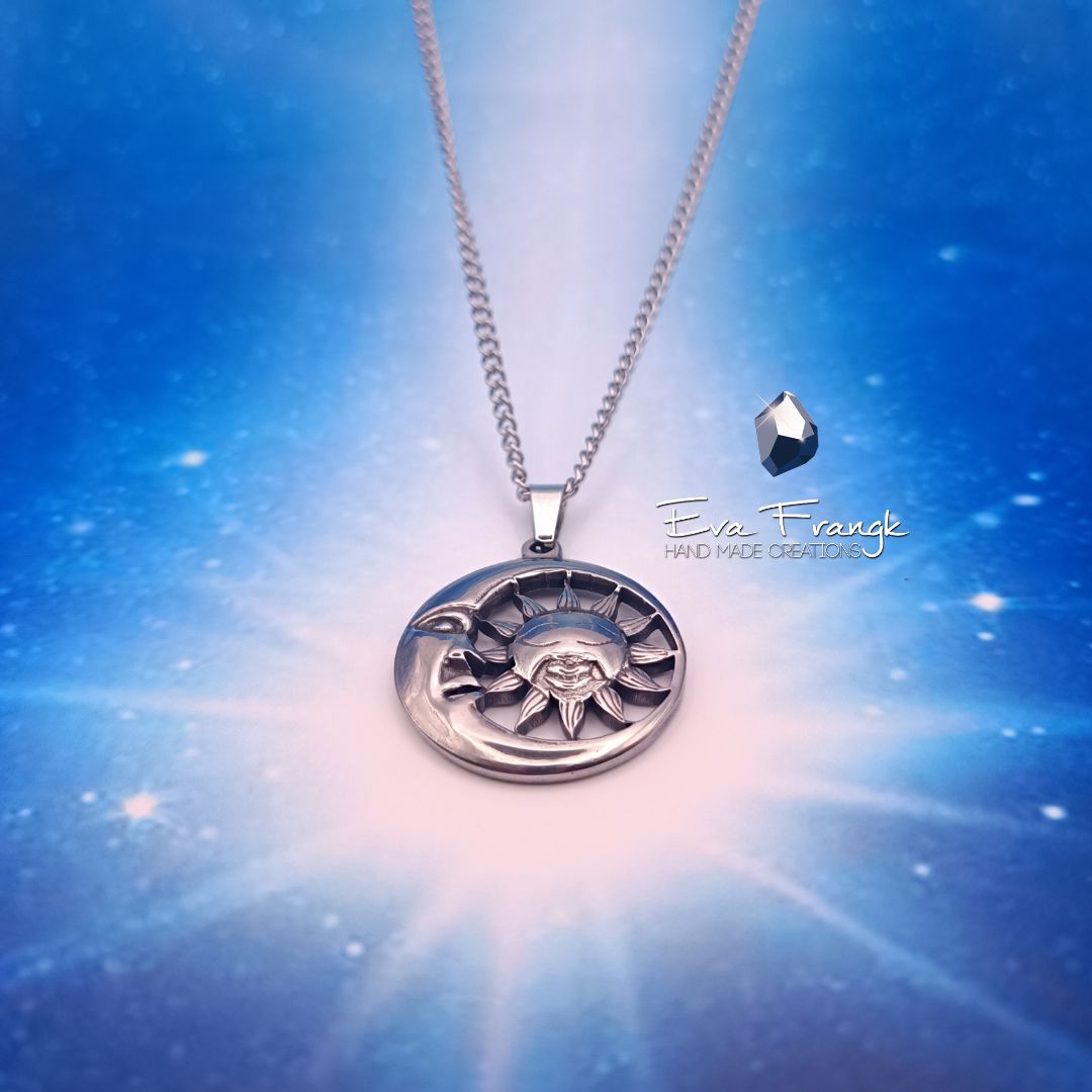 217 Μενταγιόν Ήλιος - Σελήνη Μενταγιόν συνοδευόμενο από την αλυσίδα του 45cm Μέταλλο Ροδιομενο ανοξείδωτο χειρουργικό ατσάλι πρώτης ποιότητας μεγάλης αντοχής και σκληρότητας επιχρυσωμένο με χρυσό 18κ Τιμή 25