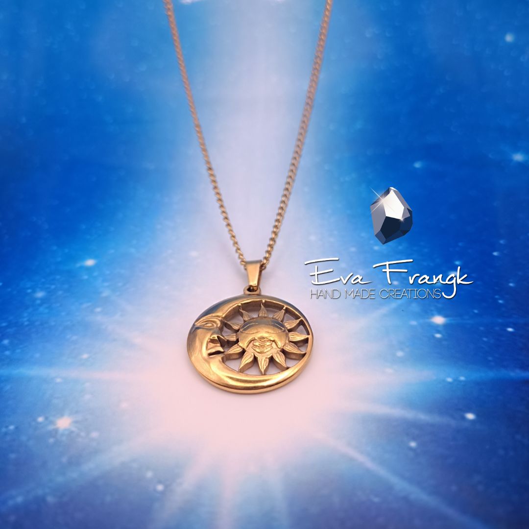 223 Μενταγιόν Ήλιος - Σελήνη Μενταγιόν συνοδευόμενο από την αλυσίδα του 45cm Μέταλλο Ροδιομενο ανοξείδωτο χειρουργικό ατσάλι πρώτης ποιότητας μεγάλης αντοχής και σκληρότητας επιχρυσωμένο με χρυσό 18κ Τιμή 25