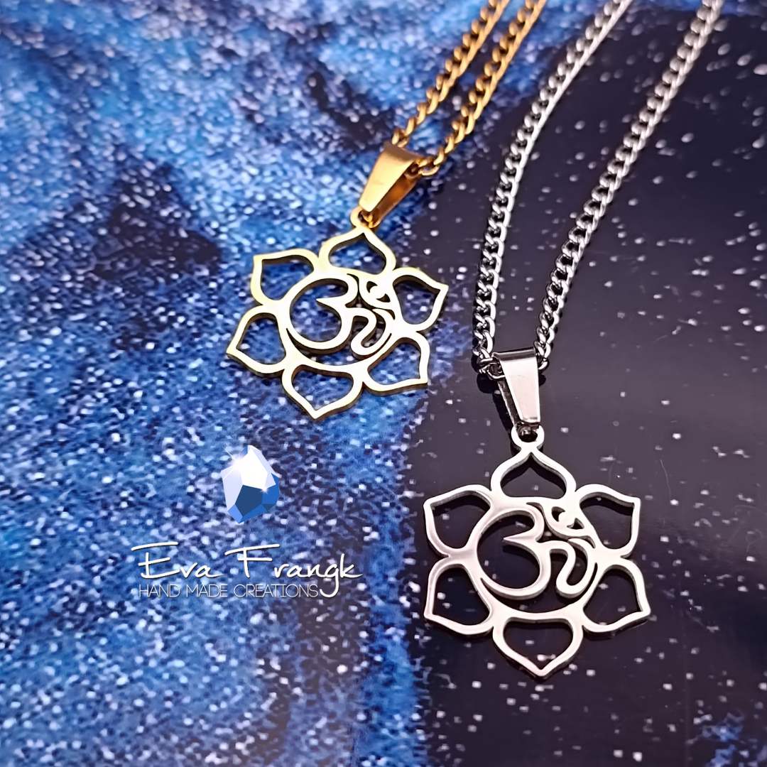 38 Λωτός με ιερό OM. Αυτό το μενταγιόν συμβολίζει την αναγέννηση και την άνοδο. Το ιερό μάντρα της ισορροπίας ΟΜ βρίσκεται στο κέντρο του λωτού. Χάρισε αυτό το ενεργειακό φυλαχτό στον εαυτό σου ή σε έναν αγαπημένο σου άνθρωπο και μετέφερε το μήνυμα της εξέλιξης και της ανάπτυξης. eva frangk