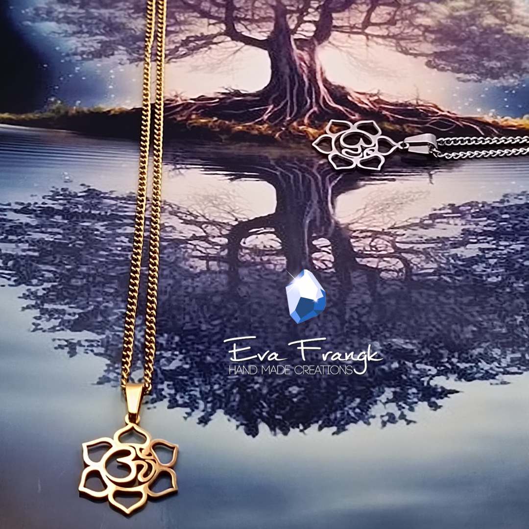 42 Λωτός με ιερό OM. Αυτό το μενταγιόν συμβολίζει την αναγέννηση και την άνοδο. Το ιερό μάντρα της ισορροπίας ΟΜ βρίσκεται στο κέντρο του λωτού. Χάρισε αυτό το ενεργειακό φυλαχτό στον εαυτό σου ή σε έναν αγαπημένο σου άνθρωπο και μετέφερε το μήνυμα της εξέλιξης και της ανάπτυξης. eva frangk