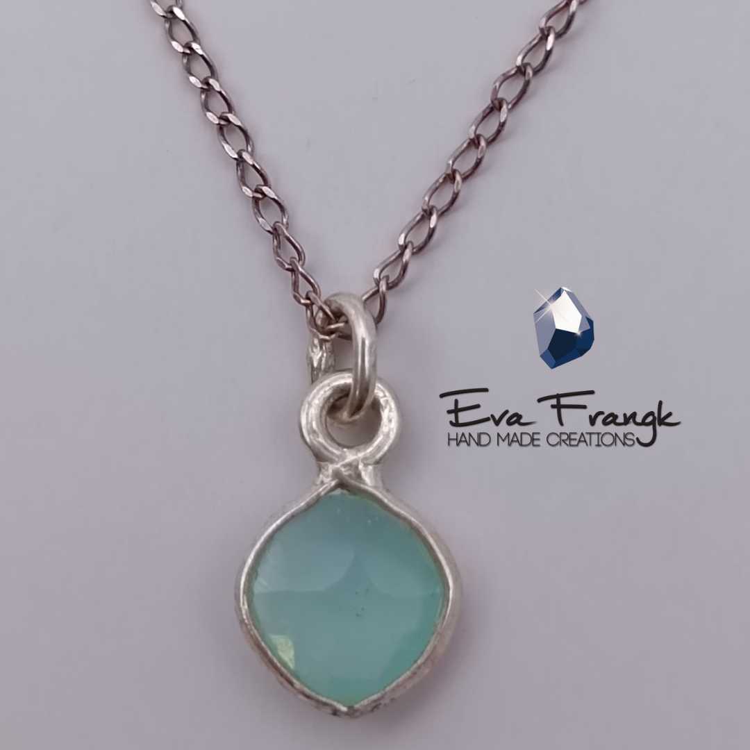 225 Μενταγιόν με Μπλε χαλκηδόνιο (Chalcedony blue sky)  Ασήμι 925 βαθμών Διαστάσεις 8mm